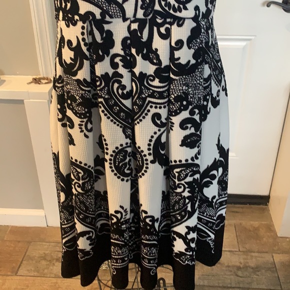 Dress - Picture 3 of 3